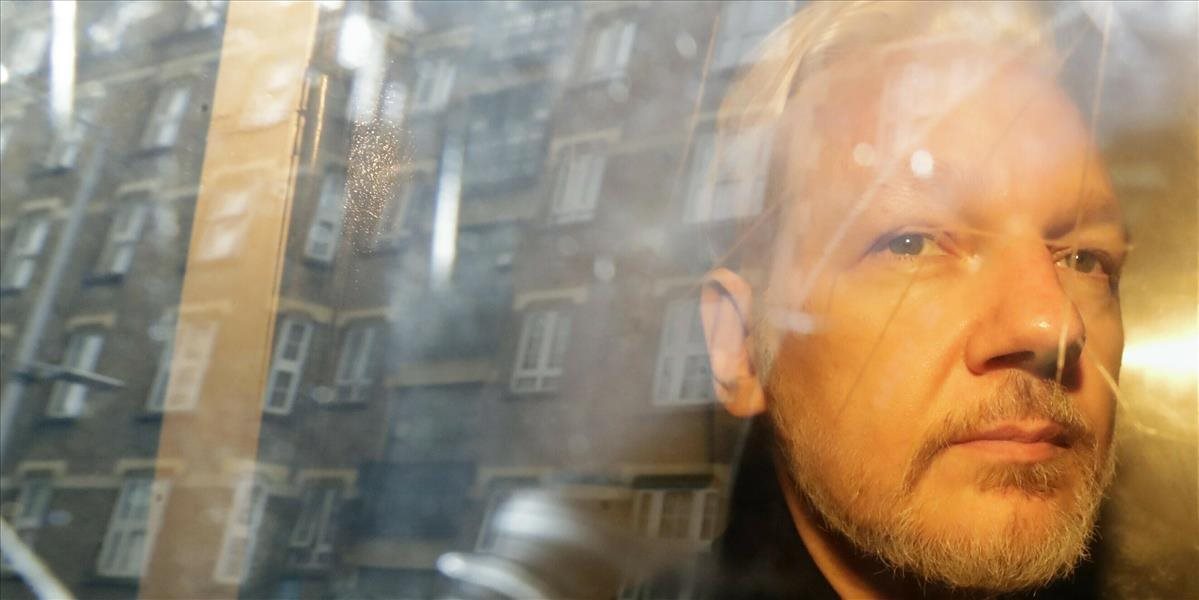 Julian Assange je o krok bližšie k vydaniu do USA
