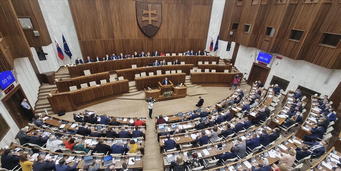 Poslanci schválili odškodnenie po očkovaní