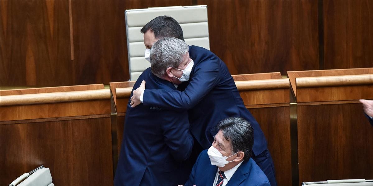 Poslanci schválili reformu nemocníc!