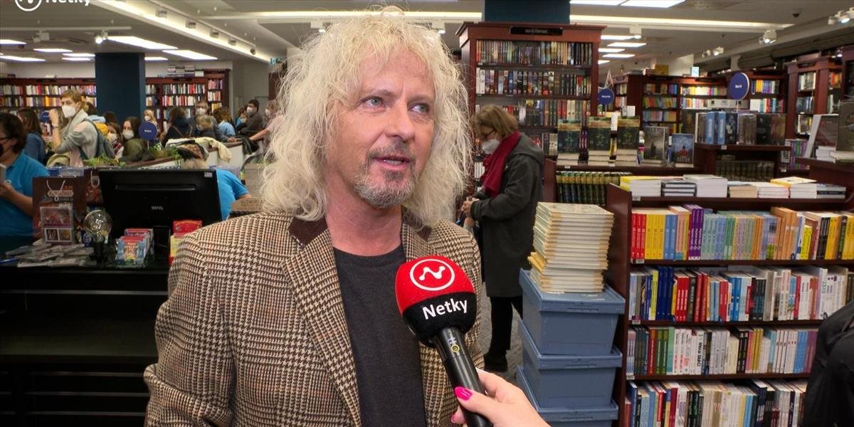 REPORTÁŽ „Hodím telefóny kaprovi do vane, nech si telefonuje, chlapec,“ povedal Netkám Peter Nagy, ktorý má novú výberovku hitov!