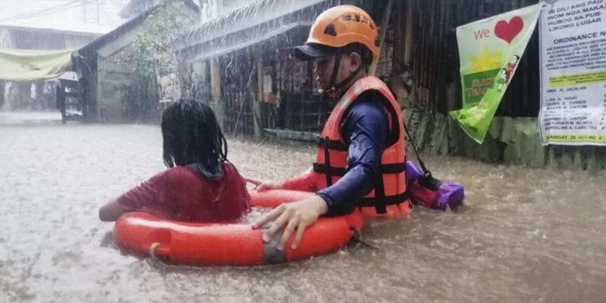 VIDEO: Vyše 300 000 ľudí na Filipínach muselo opustiť svoje domovy!