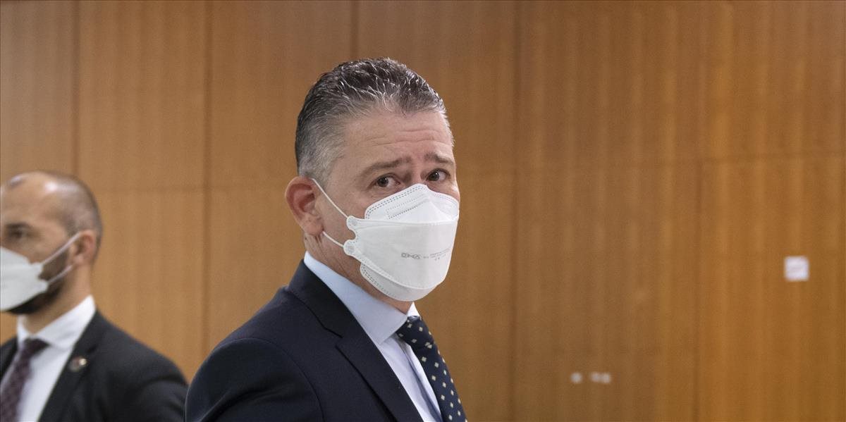 Minister Roman Mikulec reaguje na zadržanie Roberta Fica