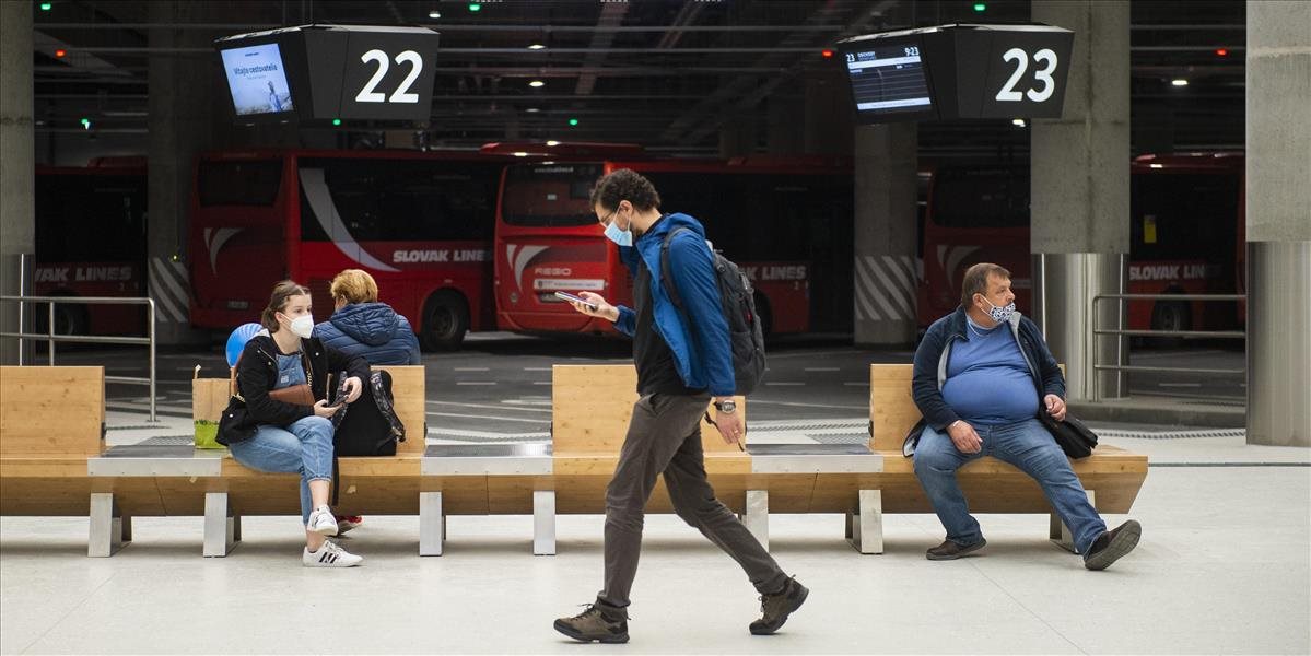 Chystáte sa cestovať vlakom alebo autobusom? Oddnes platí nové nariadenie!