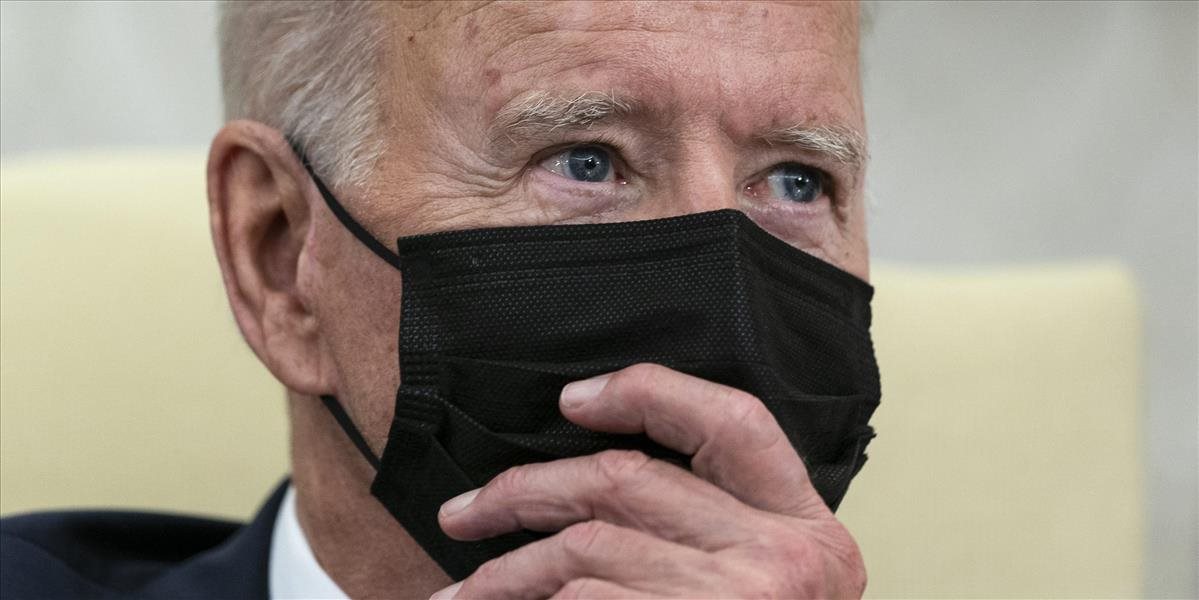 Omikron je prevládajúcim variantom v USA. Čo chystá Biden?