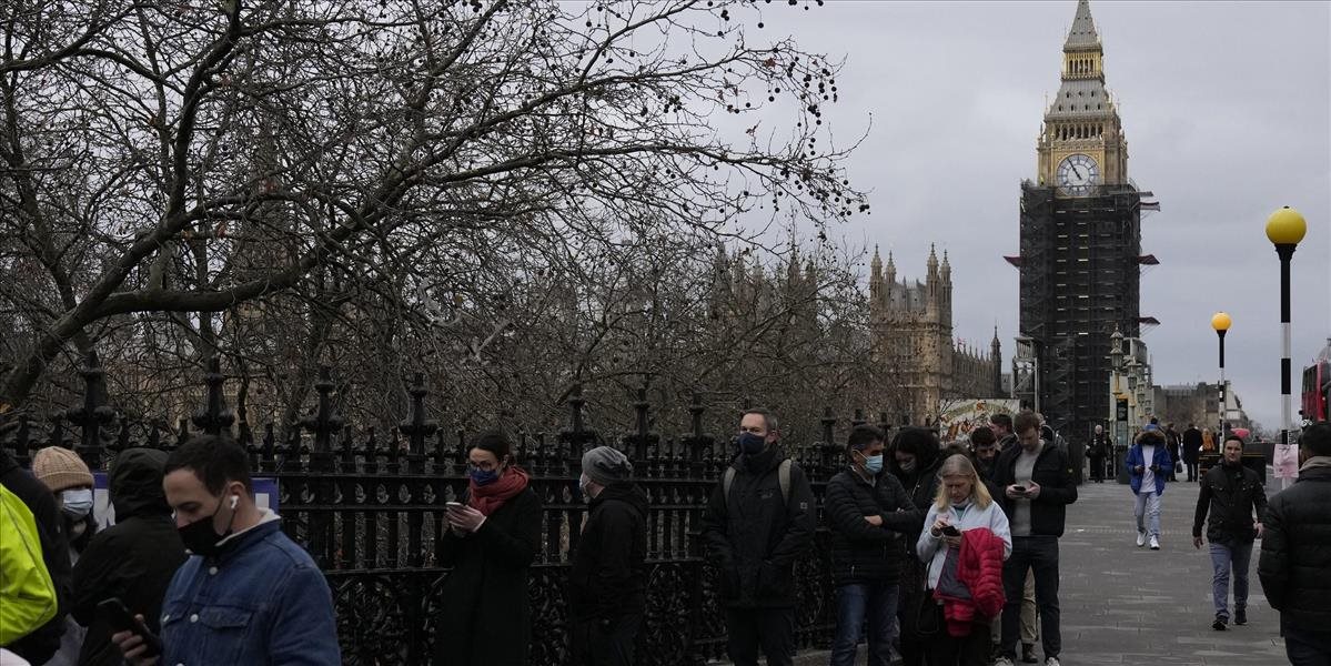Británia hlási viac ako 100 000 nových prípadov nákazy