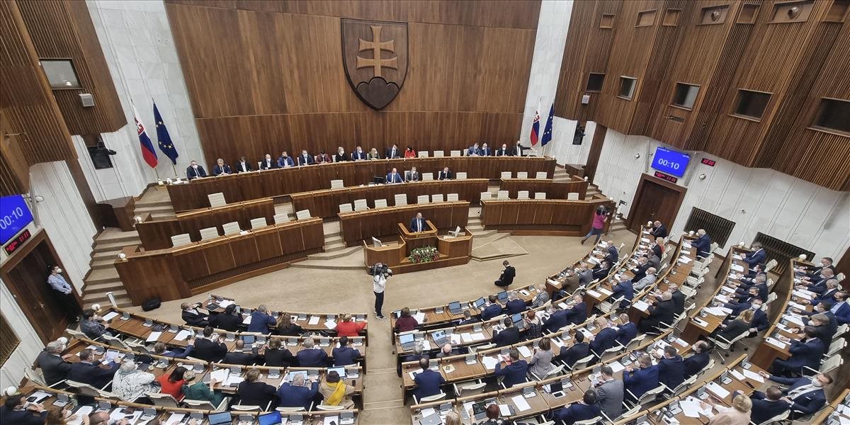 Čo sa dialo v roku 2021 na slovenskej politickej scéne?