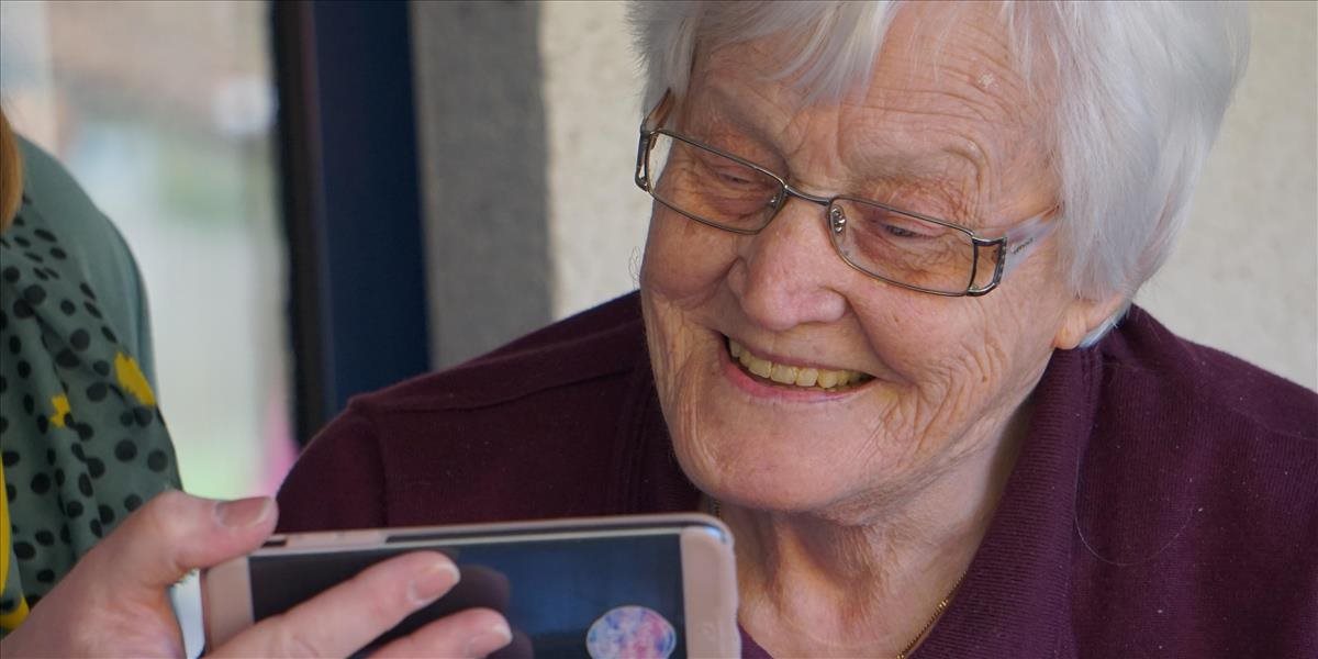 Osamelí seniori častejšie volajú záchranárom Na Štedrý deň