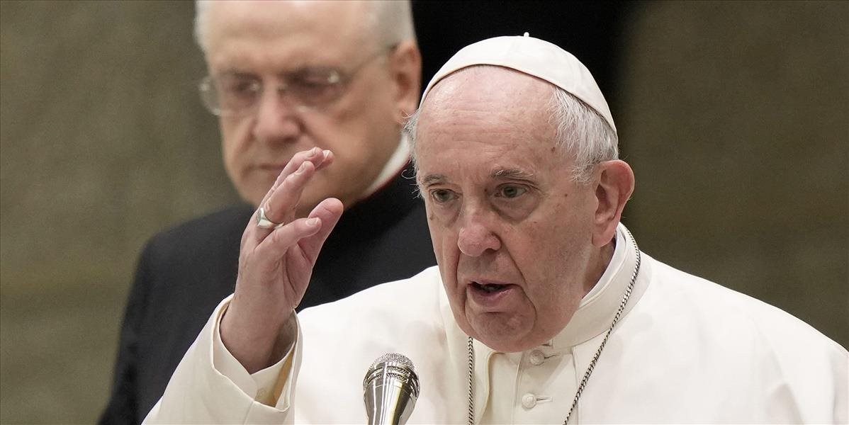 Reakcia na migračnú krízu je podľa pápeža škandálom ľudstva