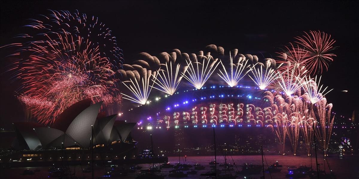 VIDEO: Niektoré krajiny už privítali rok 2022. V Sydney mali šesť ton pyrotechniky