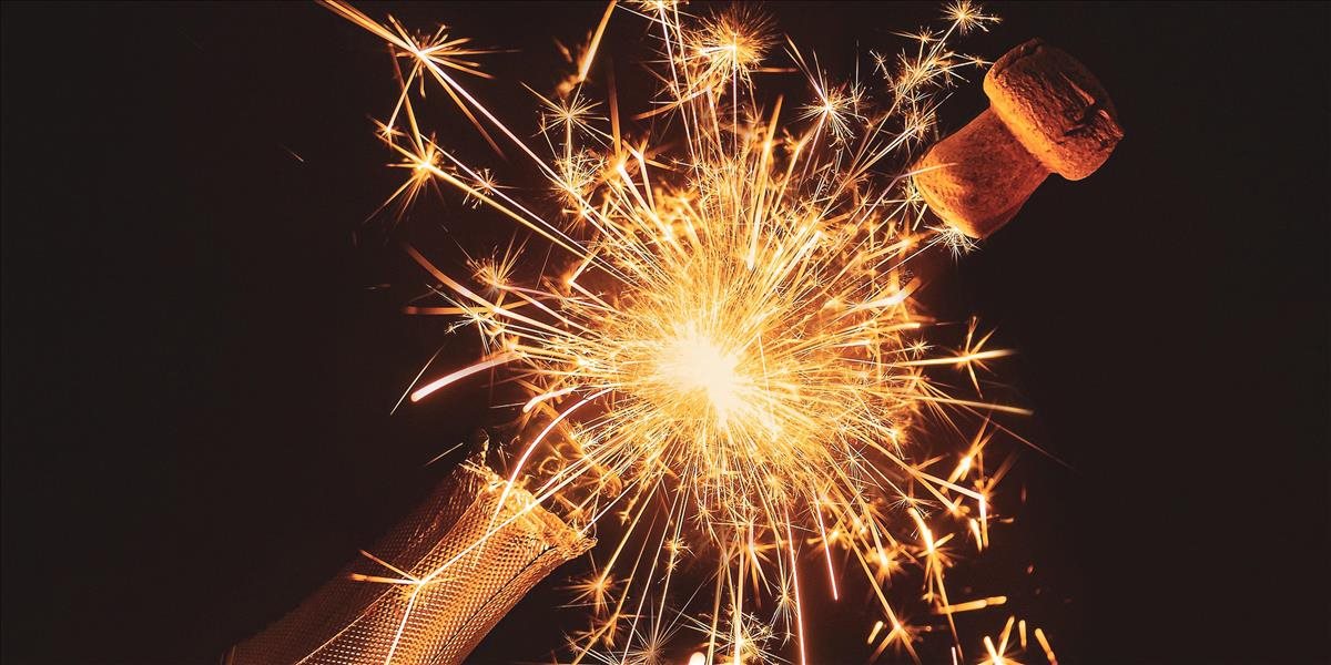 Hasiči a zdravotníci sa počas Silvestra nezastavili. Riešili pyrotechniku aj opité deti