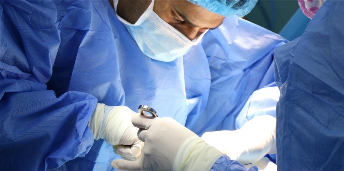 V USA transplantovali pacientovi srdce prasaťa