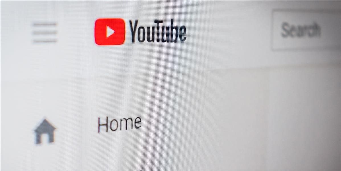 Experti vyzvali platformu YouTube na boj proti dezinformáciám