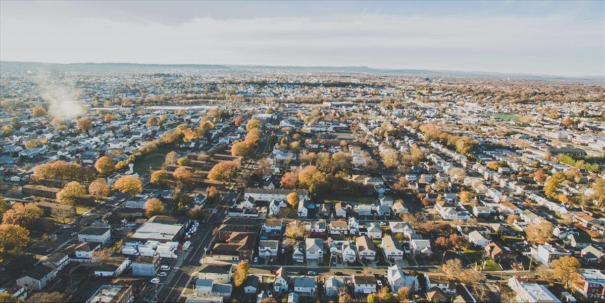 Požiar v chemickom závode v New Jersey si vyžiadal evakuáciu obyvateľov