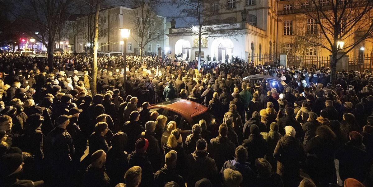 V Nemecku proti obmedzeniam či očkovaniu protestovali desaťtisíce ľudí