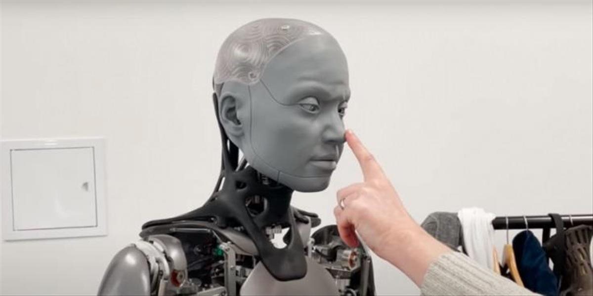 VIDEO: Robot Ameca poriadne vydesil výskumníkov! Inštinktívne odstrčil ruku konštruktéra