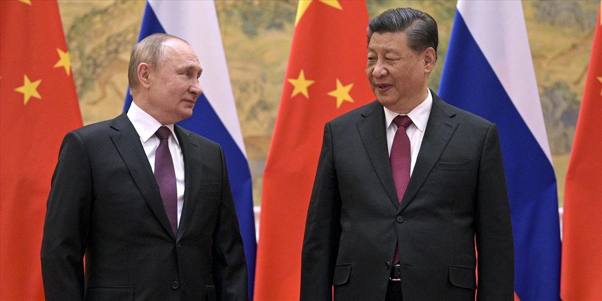 Vladimir Putin priletel do Pekingu. Stretol sa s čínskym prezidentom