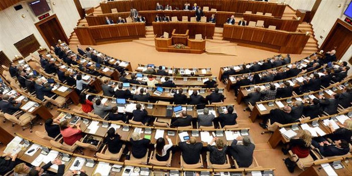 AKTUALIZÁCIA: Kollár otvoril mimoriadnu schôdzu k dohode o obrannej spolupráci s USA