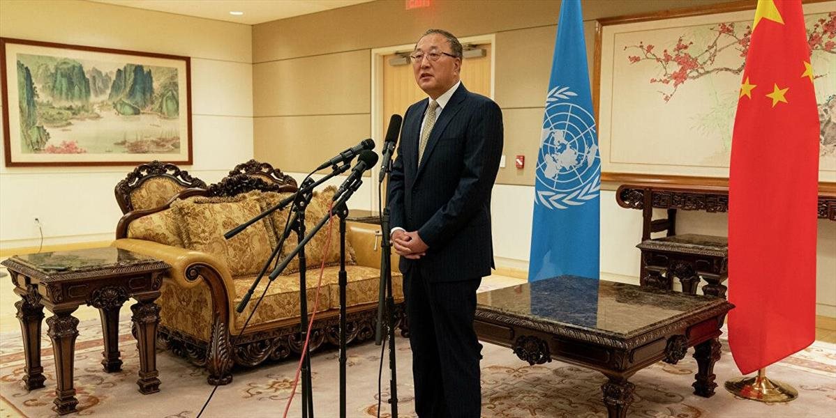 Čínsky veľvyslanec pri OSN poukázal na vojnové zločiny a genocídu v USA