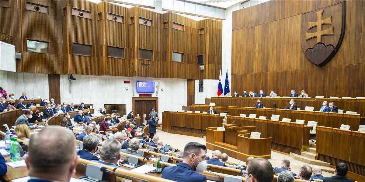AKTUALIZÁCIA: Parlament ukončil dnešné rokovanie. Hlasovať bude v stredu