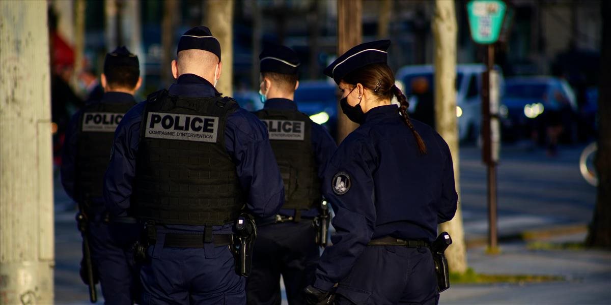Muž s nožom zaútočil na parížskej stanici