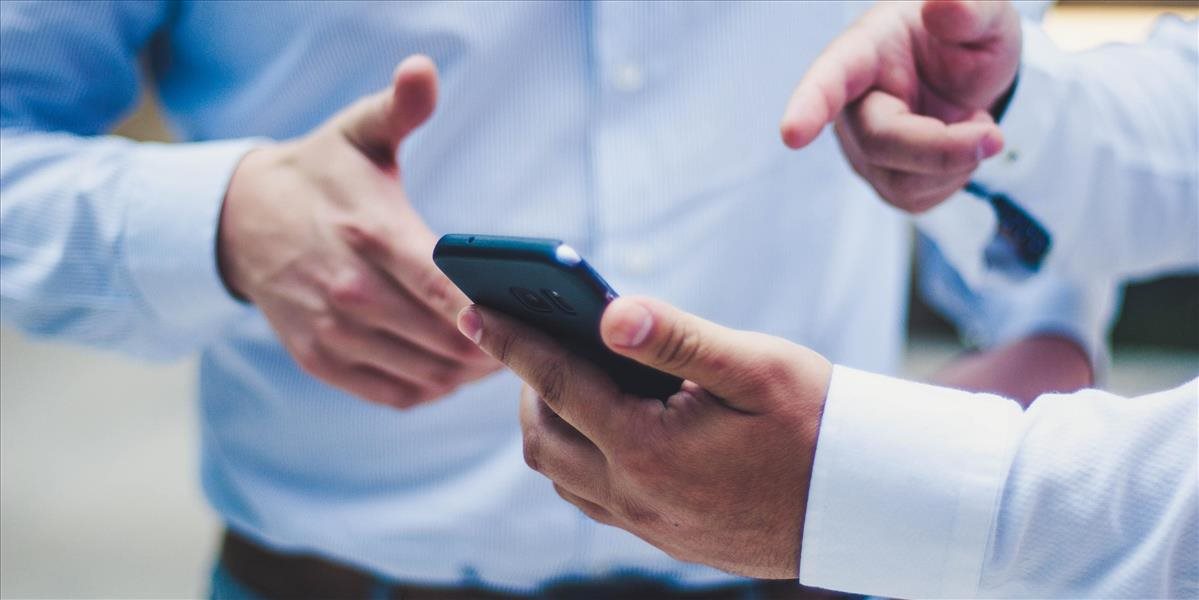 Polícia upozorňuje na falošné SMS, podvodníci ich posielajú v mene bánk