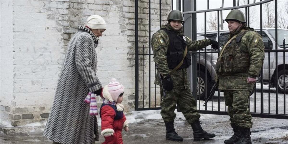 Na Donbase sa začala masová evakuácia obyvateľstva do Ruska. Ozbrojené sily Ukrajiny sú pripravené na útok