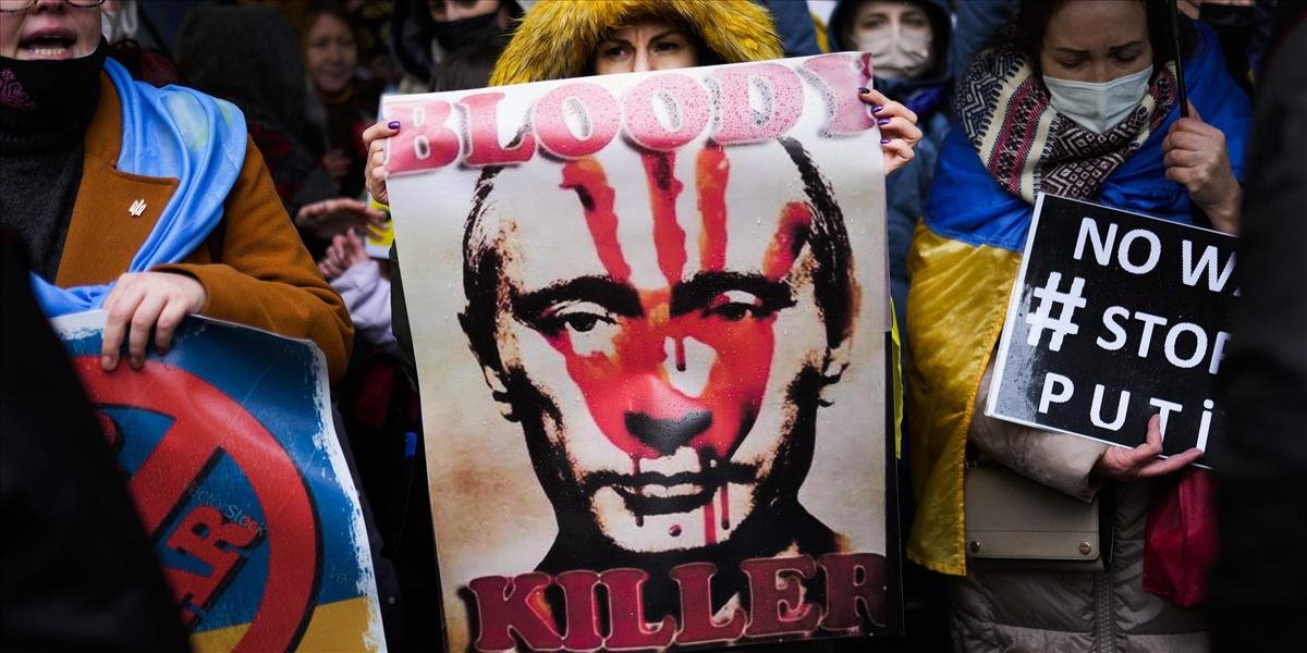 Rusi protestujú proti vojne na Ukrajine. Polícia zadržala stovky ľudí