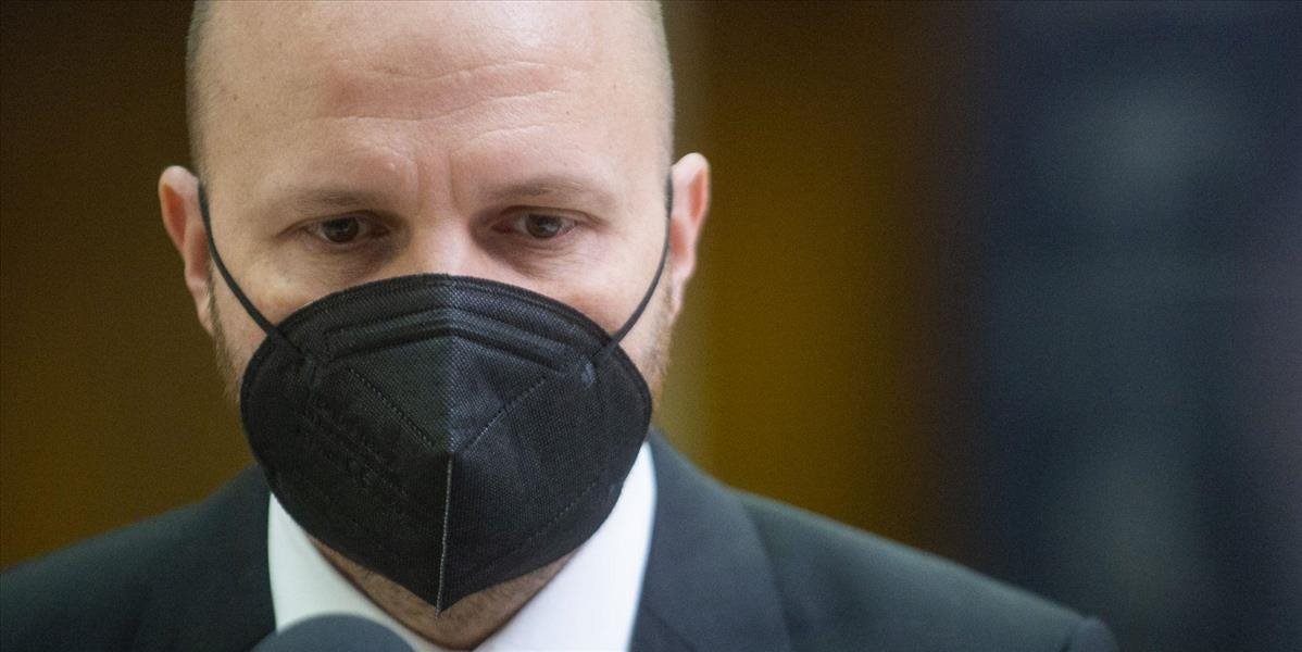 Minister obrany je v nemocnici, ruší svoj program