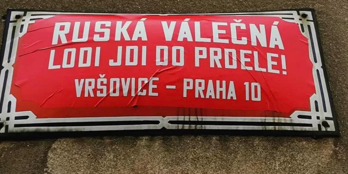 „Ruská bojová loď, choď do r**i!“ V Prahe aktivisti premenovali Ruskú ulicu na hrdinský výrok ukrajinského vojaka