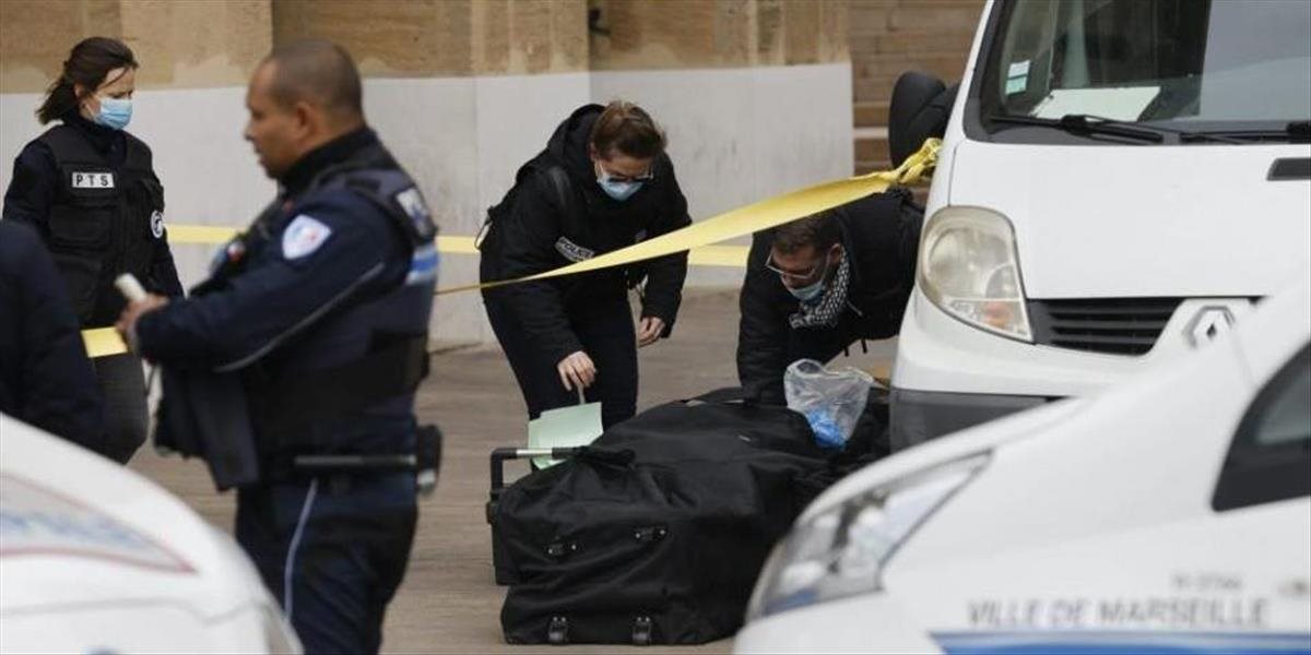 Polícia v Marseille zastrelila muža, ktorý zranil nožom troch ľudí
