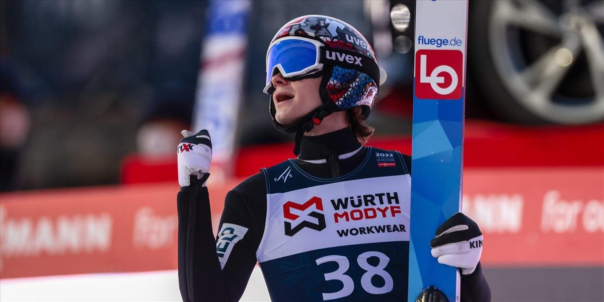 Skoky na lyžiach: Lindvik vyhral MS v letoch na lyžiach