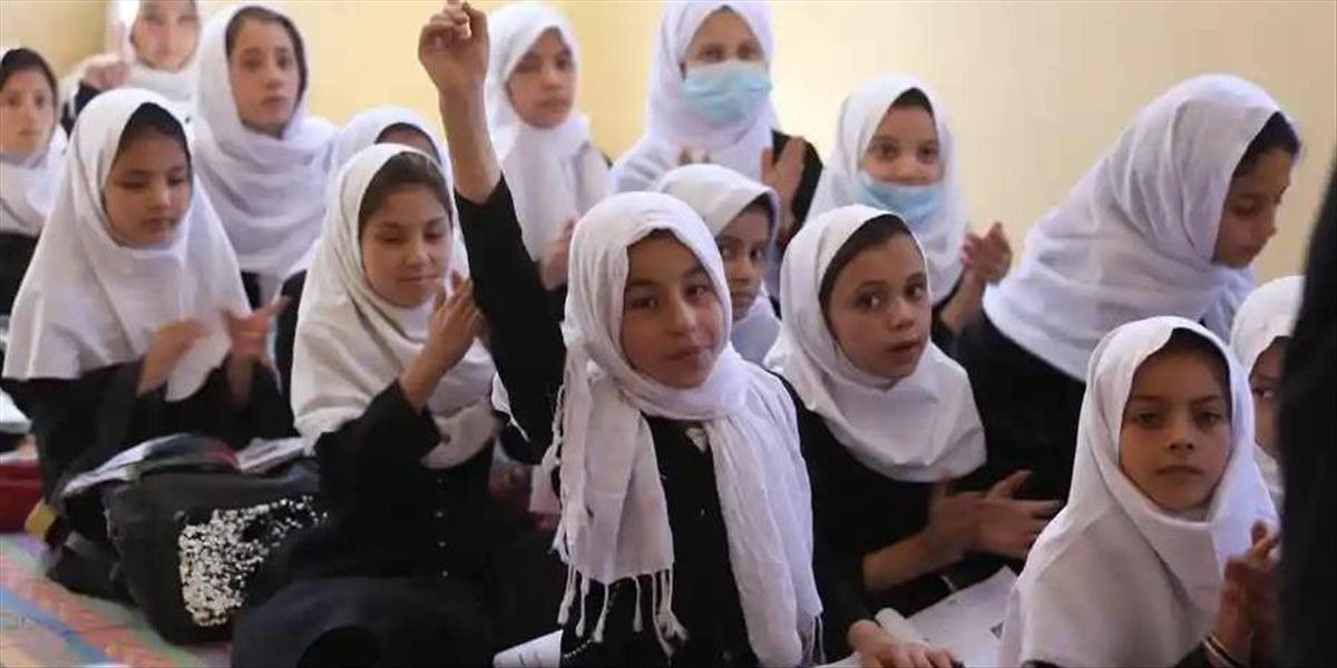 Taliban povolil dievčatám návrat do škôl za určitých podmienok