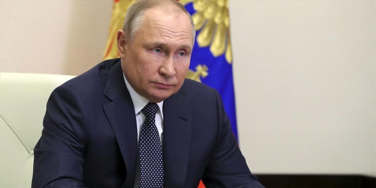 Putin sa izoluje, poradcov mohol dať do domáceho väzenia, uviedol Biden