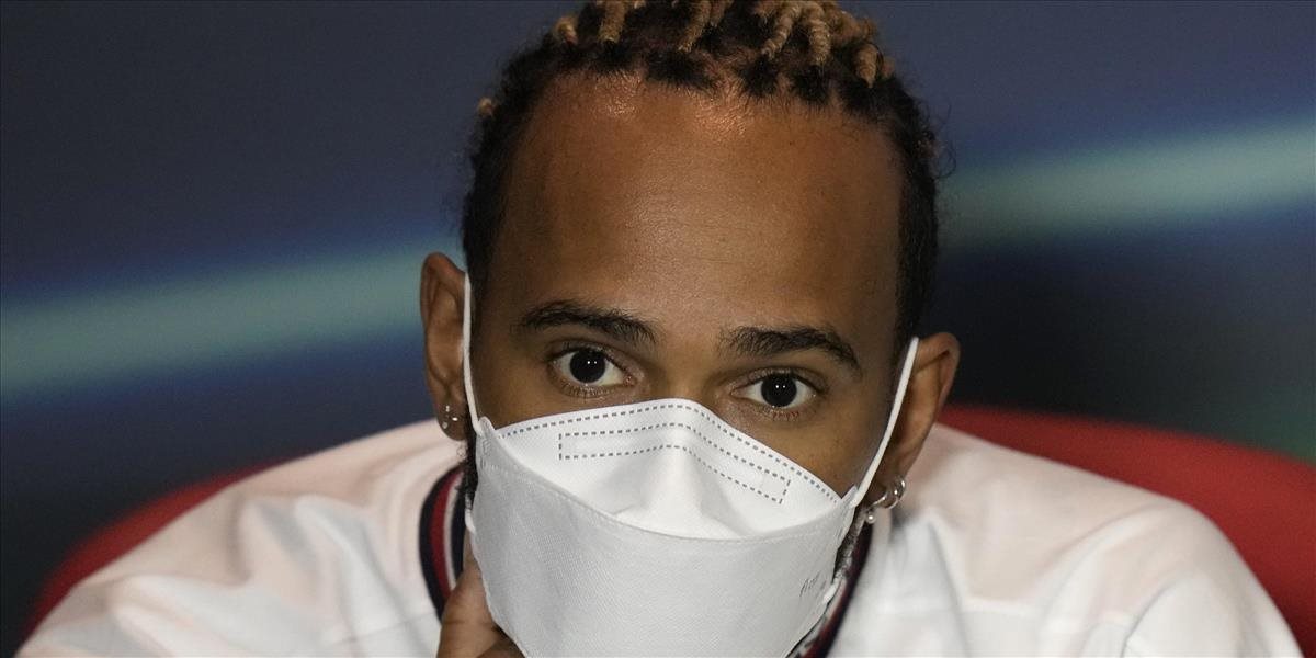 F1: Hamilton priznal psychické problémy, tohtoročná sezóna bude preňho náročná