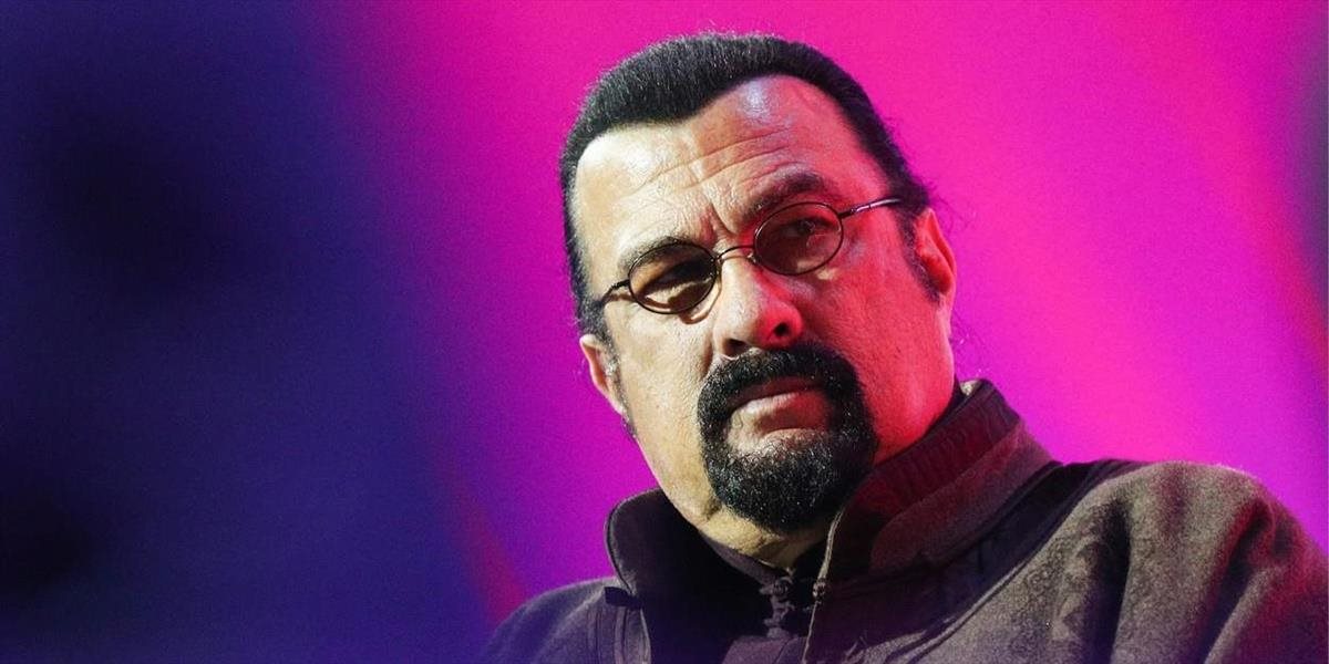 Majster bojových umení Steven Seagal má 70 rokov