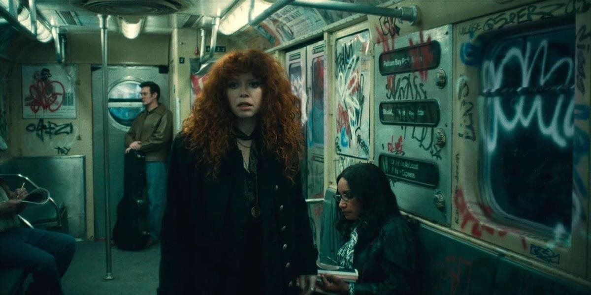 Trailer na druhú sériu Russian Doll sa zahráva s konceptom cestovania v čase