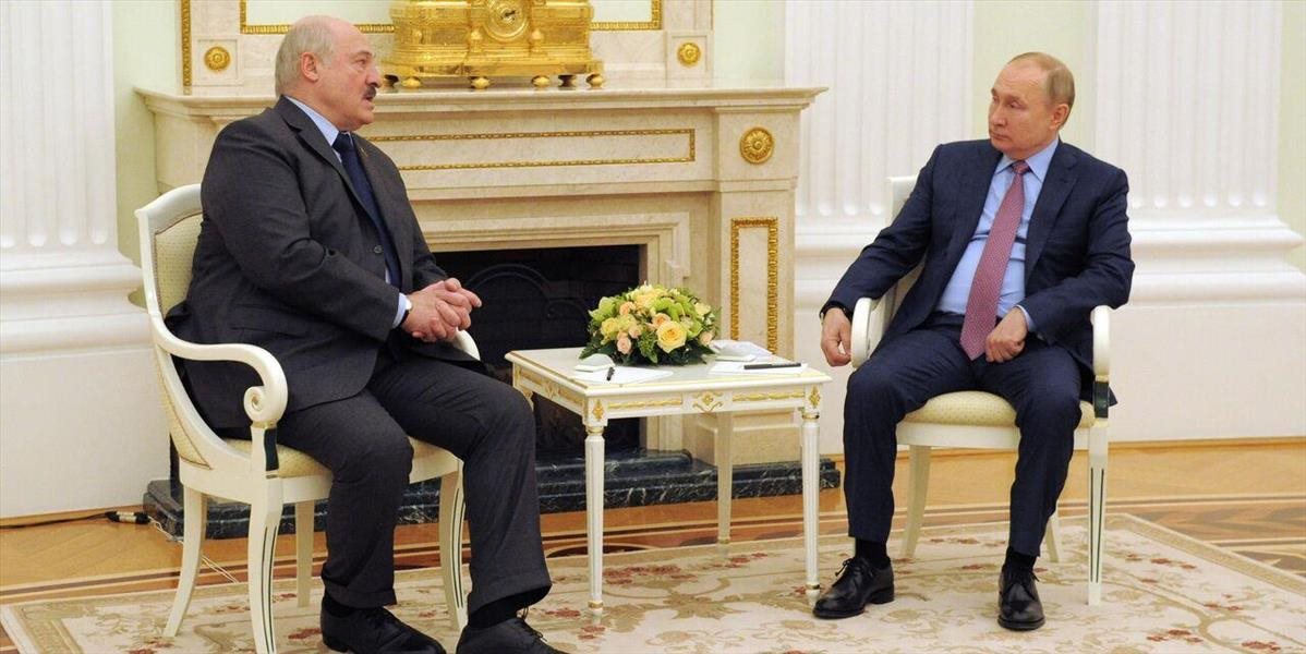 Putin a Lukašenko prileteli do Blagoveščenska. Spolu sa stretli na kozmodróme Vostočnyj