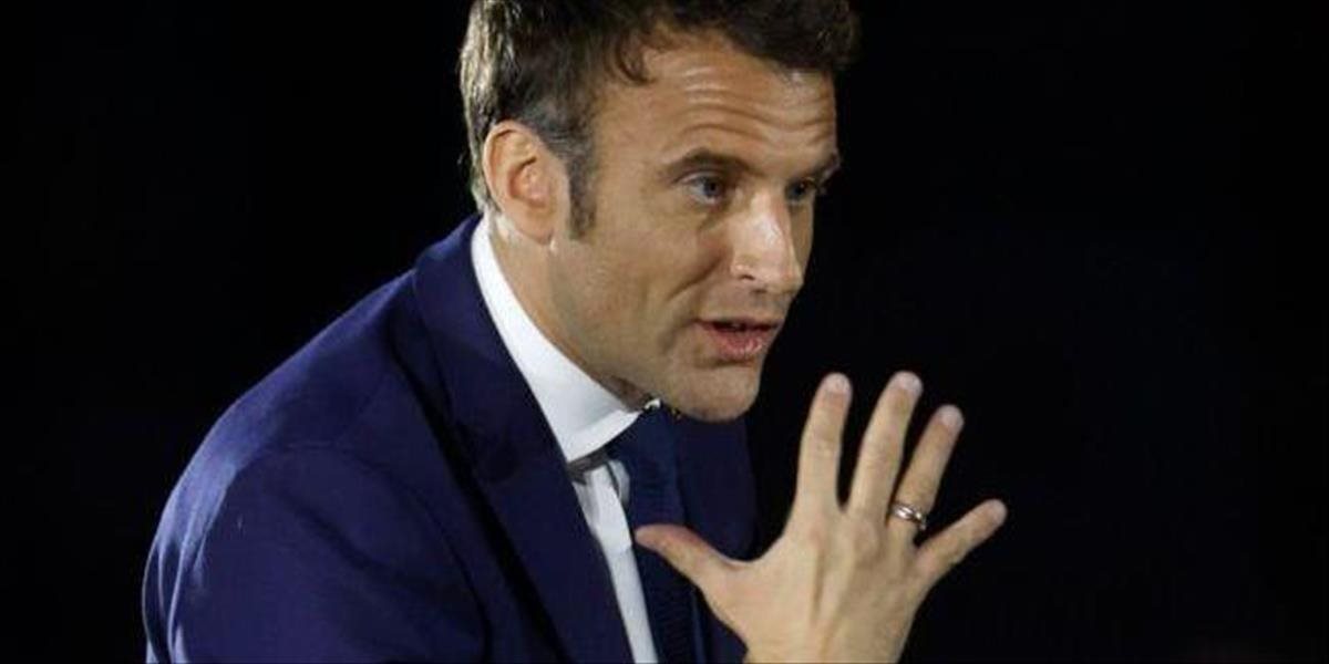 Macron odmietol nazvať zverstvá ruských vojsk na Ukrajine genocídou
