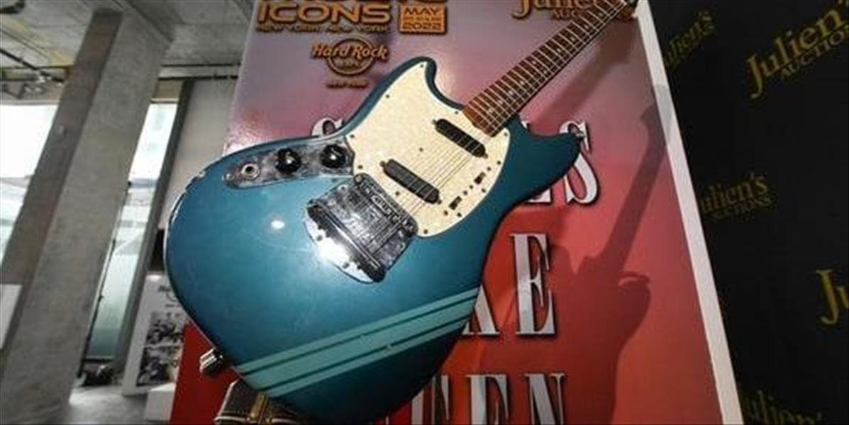 Ikonická modrá gitara Kurta Cobaina pôjde do dražby, stáť môže 800 000 dolárov