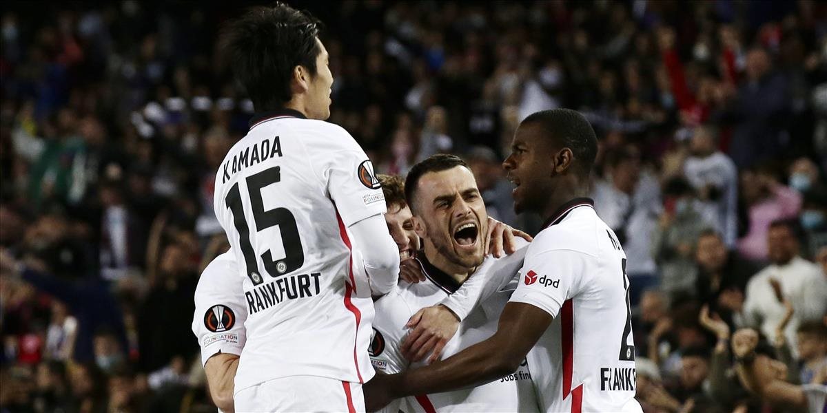 EL: Frankfurt prekvapivo vyradil Barcelonu, West Ham deklasoval Lyon