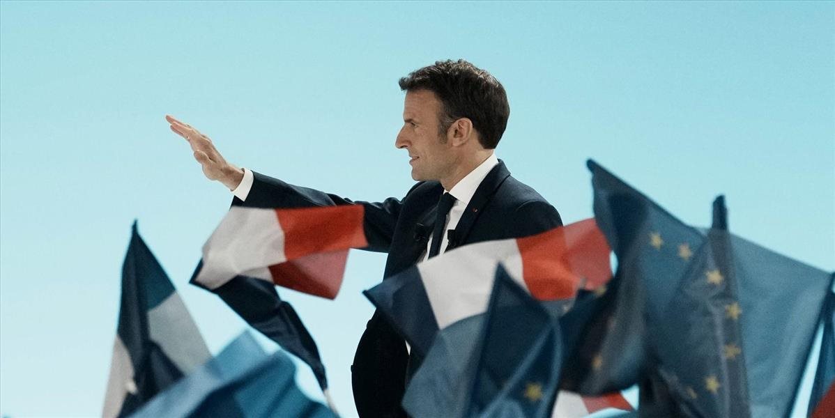 Macron tvrdí, že jeho dialóg s Putinom sa zastavil po odhalení masakrov v Buči