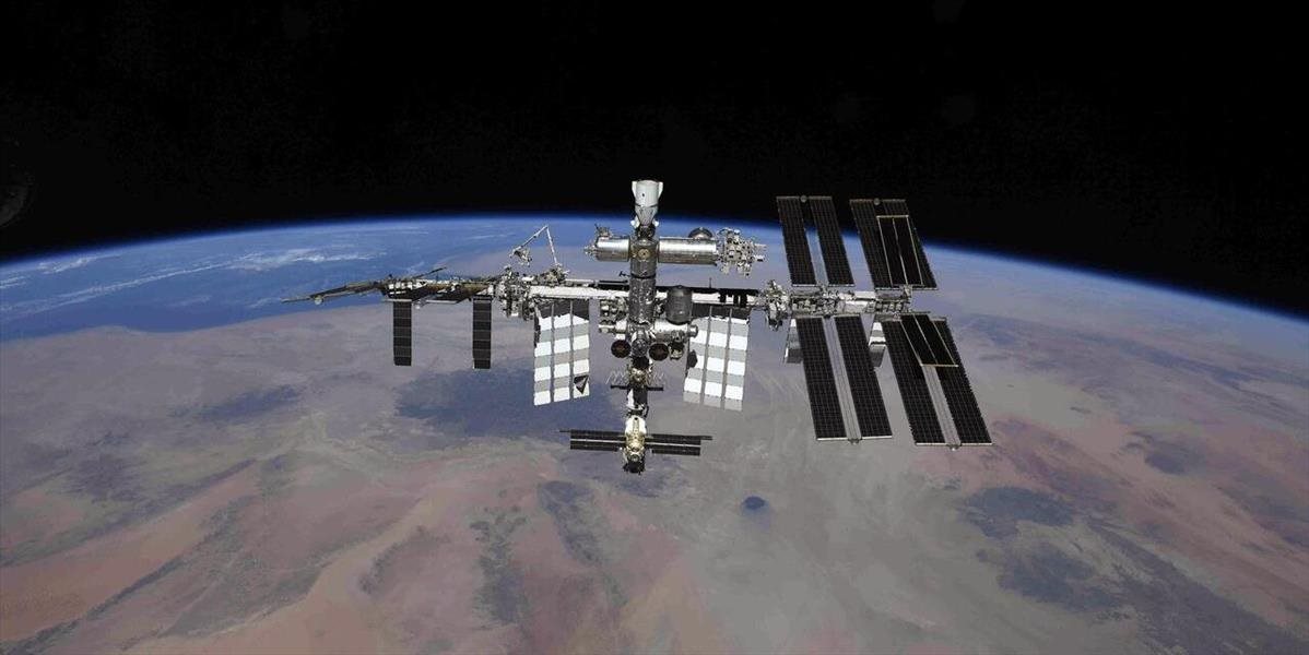 VIDEO Nová ruská posádka ISS uskutočnila prvý výstup do vesmíru