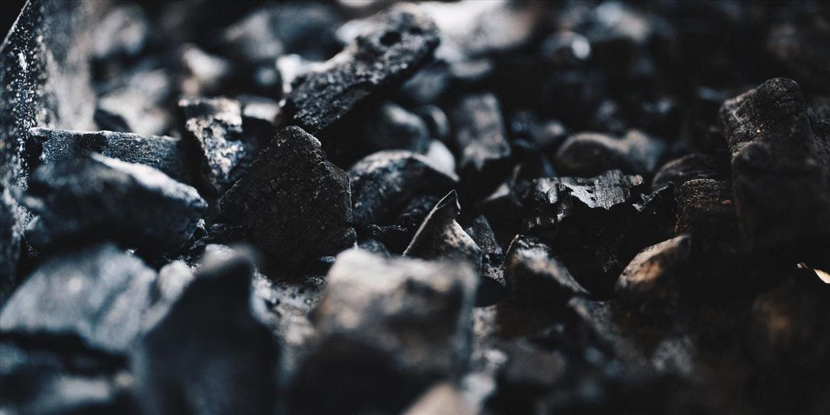 Uhoľnou baňou, kde pátrajú po nezvestných, otriasli ďalšie výbuchy