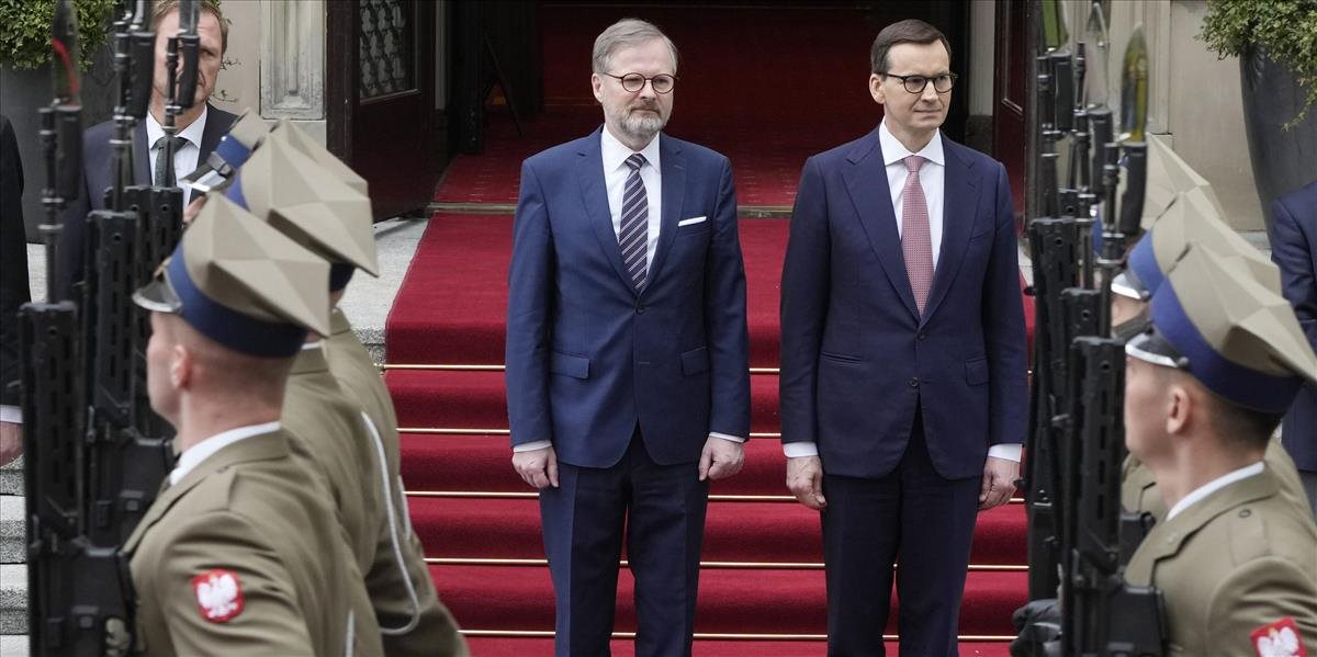 Premiéri Česka a Poľska vyzvali Maďarsko, aby odsúdilo zločiny na Ukrajine