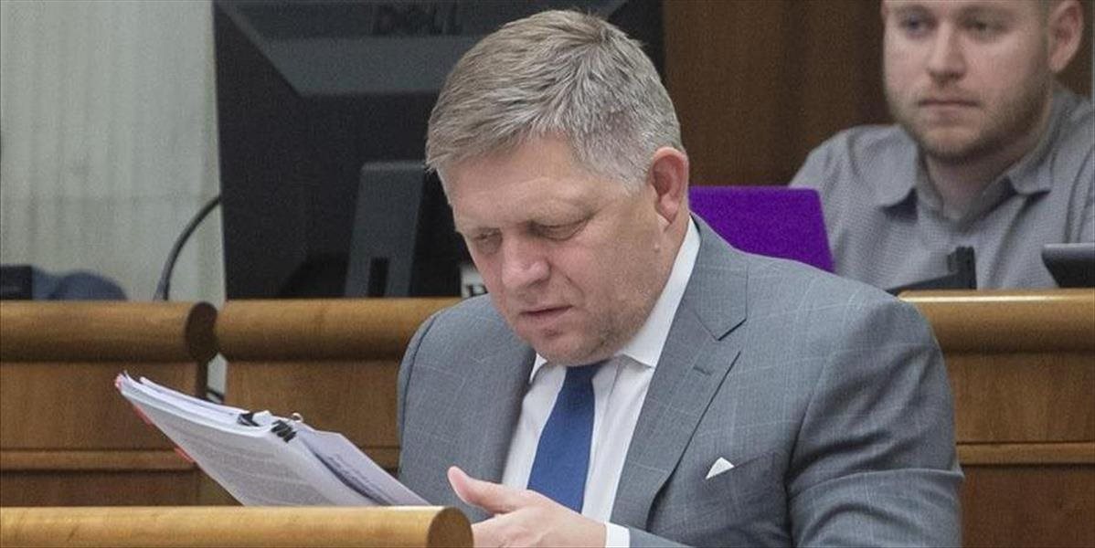 Poslanci sa opäť zídu v utorok, pokračovať majú v diskusii o Ficovi