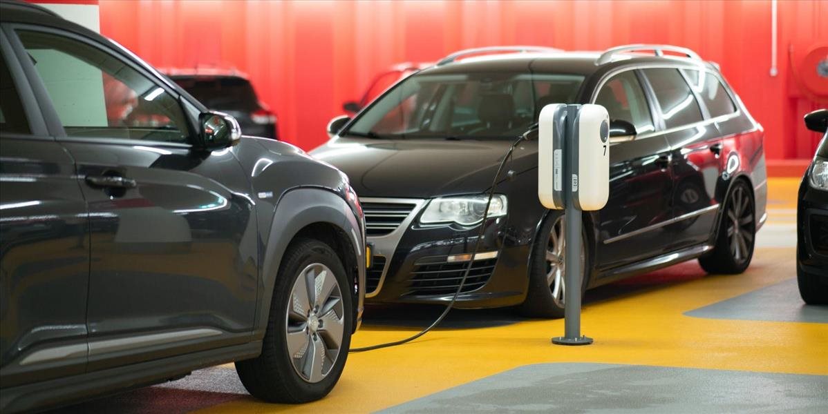 Záujem Slovákov o hybridné autá rastie, postarala sa o to čipová kríza