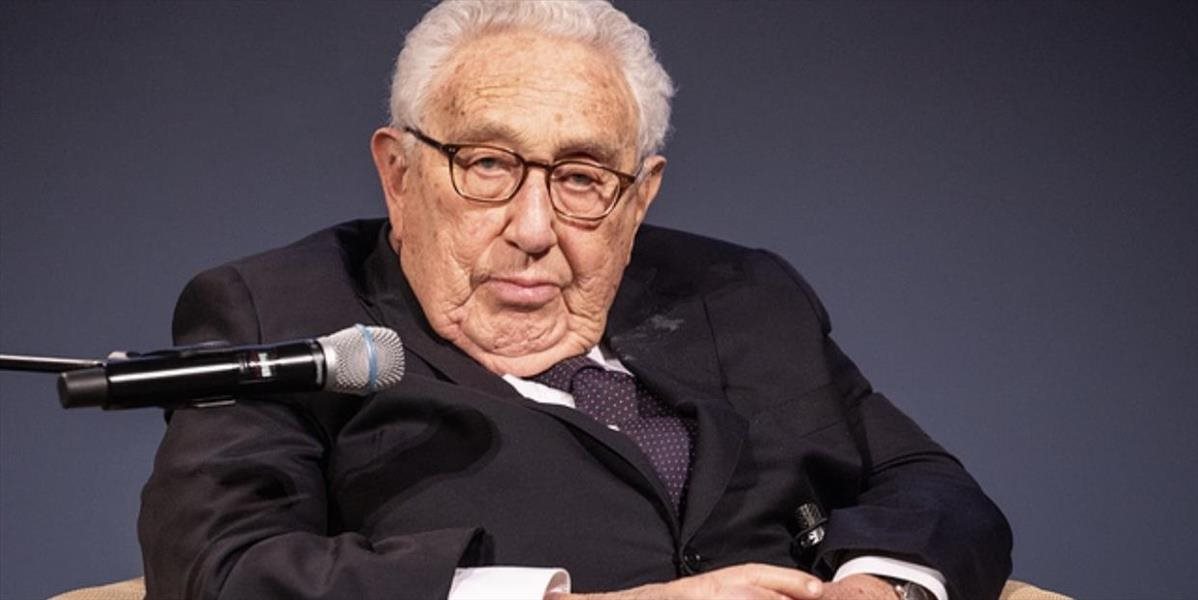 Kissinger: USA sú nútené snažiť sa o zmenu režimu v autoritárskych krajinách