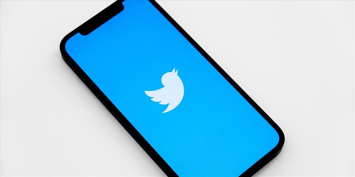 Prečo Elon Musk pozastavil kúpu sociálnej siete Twitter?