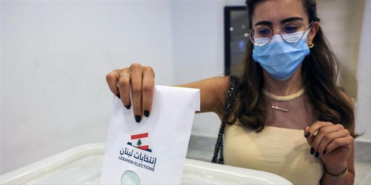 V Libanone sa začali  prvé parlamentné voľby od výbuchu v bejrútskom prístave
