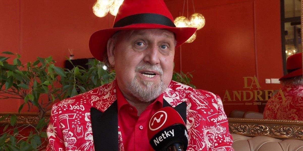 Mistrom Slovenskej republiky sa stal hokejista Michal Hlinka, šerpu mu odovzdal Jozef Oklamčák!
